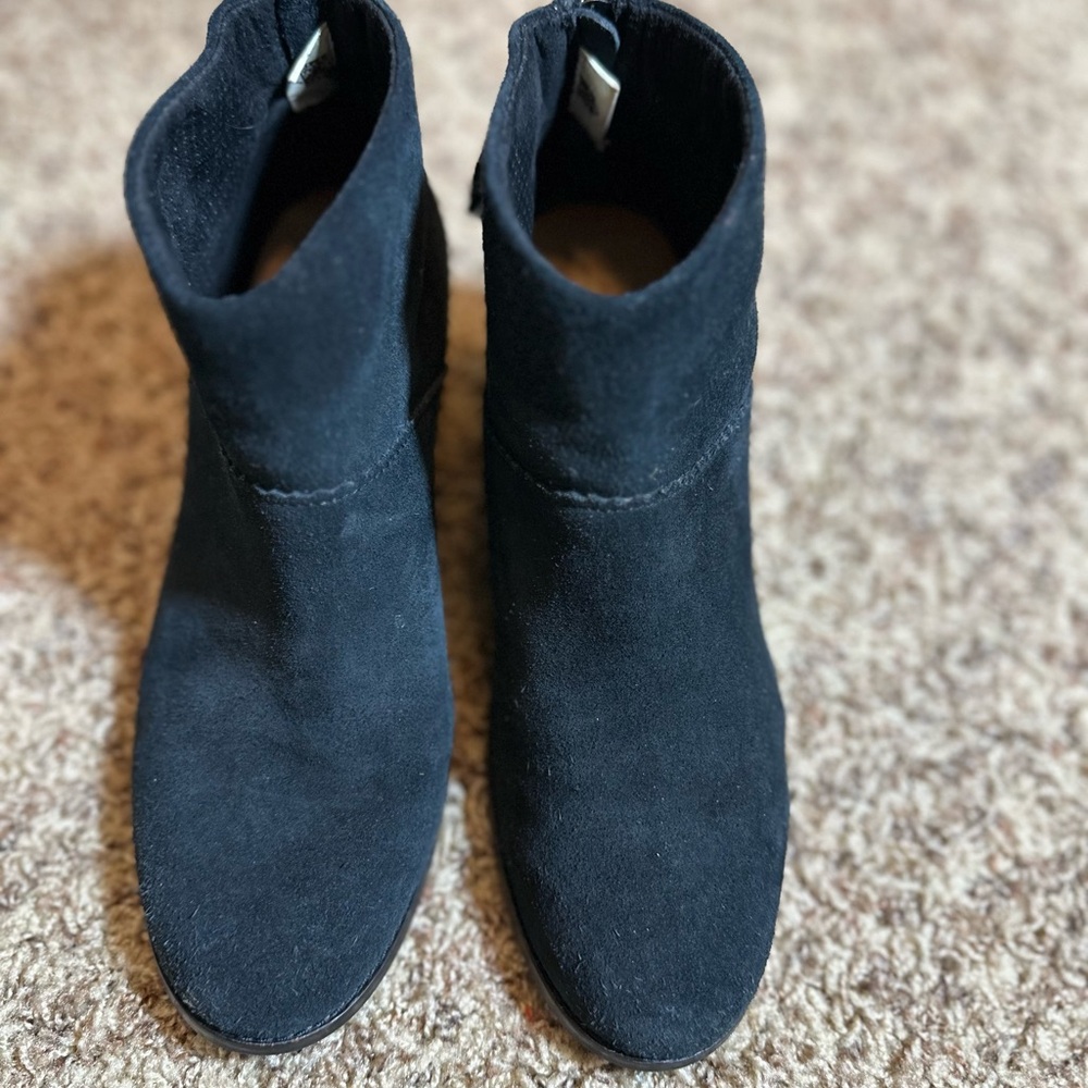 TOMS Women's 8 Ankle Boots Black Booties Suede Back Zipper Tassel 2" Heel Boho